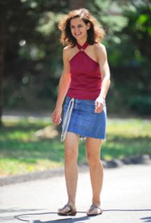 Katie Holmes feet photo thumbnail