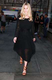 Alice Eve feet photo thumbnail
