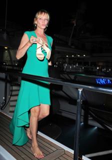 Uma Thurman feet photo thumbnail