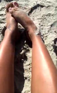 Vida Guerra feet photo thumbnail