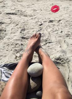 Vida Guerra feet photo thumbnail