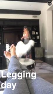 Kylie Jenner feet photo thumbnail