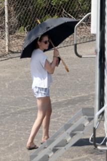 Kristen Stewart feet photo thumbnail