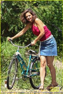 Katie Holmes feet photo thumbnail