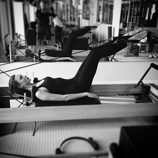 Karlie Kloss feet photo thumbnail