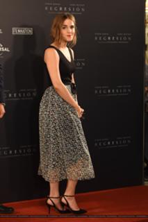 Emma Watson feet photo thumbnail