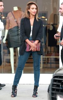 Jessica Alba feet photo thumbnail