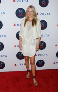 Ali Larter feet photo thumbnail