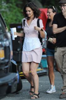 Katie Holmes feet photo thumbnail