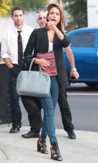 Jessica Alba feet photo thumbnail