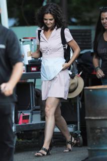 Katie Holmes feet photo thumbnail