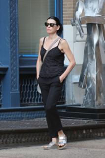 Julianna Margulies feet photo thumbnail