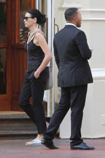 Julianna Margulies feet photo thumbnail