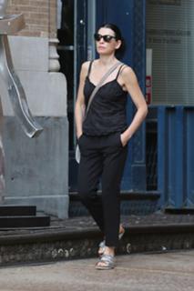 Julianna Margulies feet photo thumbnail