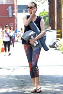 Charlize Theron feet photo thumbnail