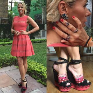 Adriane Galisteu feet photo thumbnail