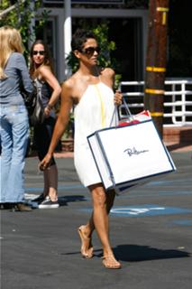 Halle Berry feet photo thumbnail