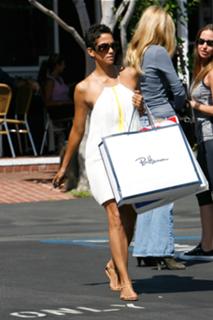 Halle Berry feet photo thumbnail