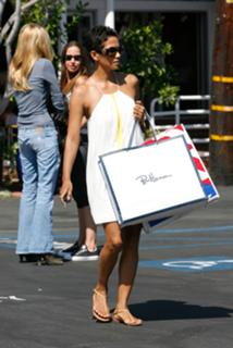 Halle Berry feet photo thumbnail