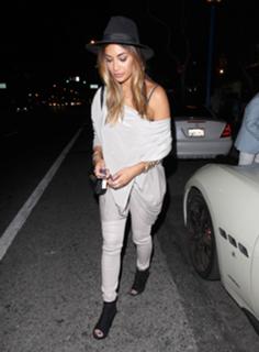 Nicole Scherzinger feet photo thumbnail