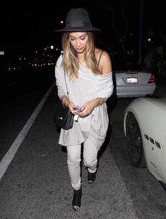 Nicole Scherzinger feet photo thumbnail