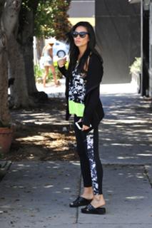 Shay Mitchell feet photo thumbnail