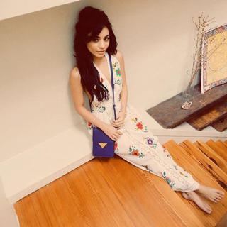 Vanessa Hudgens feet photo thumbnail