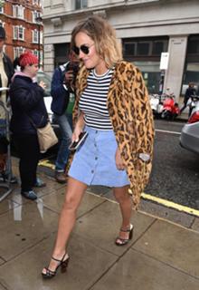 Caroline Flack feet photo thumbnail