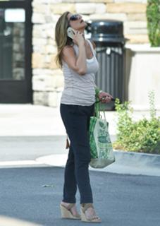 Jennifer Aniston feet photo thumbnail