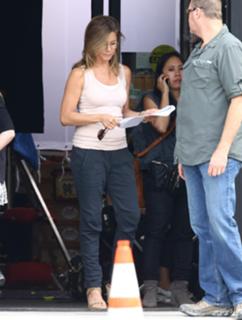 Jennifer Aniston feet photo thumbnail
