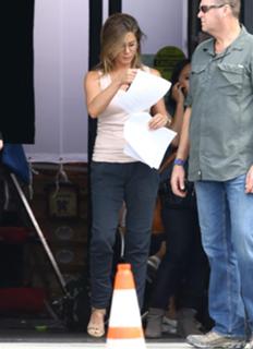 Jennifer Aniston feet photo thumbnail