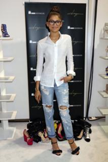 Zendaya feet photo thumbnail