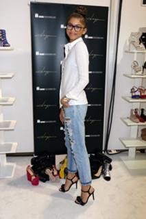 Zendaya feet photo thumbnail