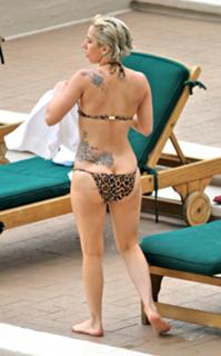 Lady Gaga feet photo thumbnail
