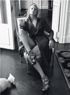 Karolina Kurkova feet photo thumbnail