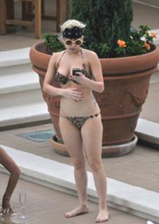 Lady Gaga feet photo thumbnail