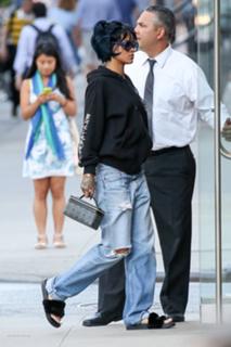 Rihanna feet photo thumbnail