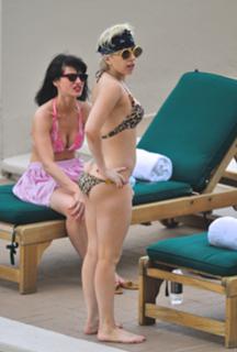 Lady Gaga feet photo thumbnail