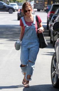 Minka Kelly feet photo thumbnail