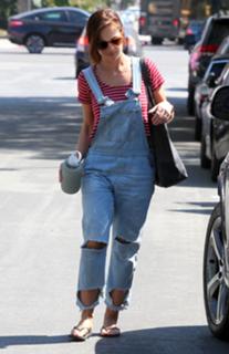 Minka Kelly feet photo thumbnail