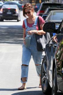 Minka Kelly feet photo thumbnail