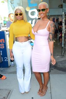 Amber Rose feet photo thumbnail