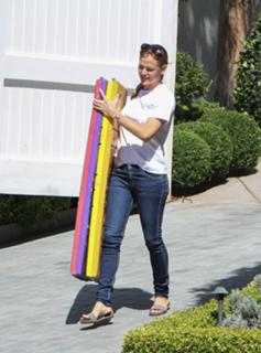 Jennifer Garner feet photo thumbnail