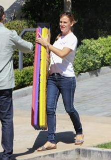 Jennifer Garner feet photo thumbnail