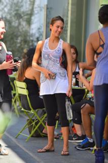 Jessica Alba feet photo thumbnail