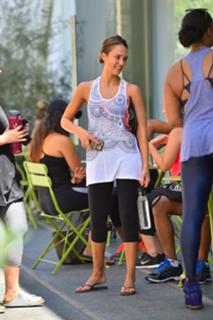 Jessica Alba feet photo thumbnail