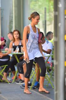 Jessica Alba feet photo thumbnail