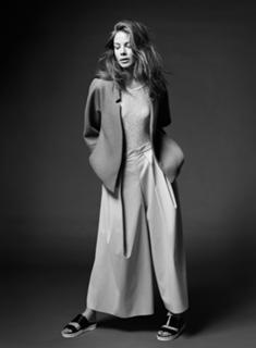 Michelle Monaghan feet photo thumbnail