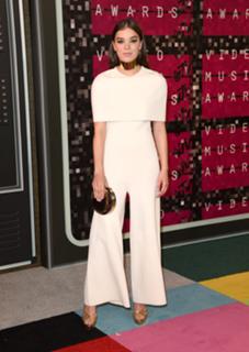 Hailee Steinfeld feet photo thumbnail