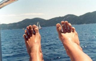Brooke Burke feet photo thumbnail